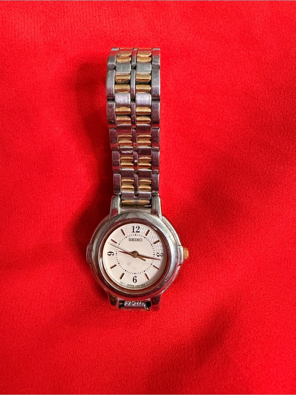 Seiko VintageTwo-Tone Silver and Gold Women's Wristwatch - Picture 2 of 9